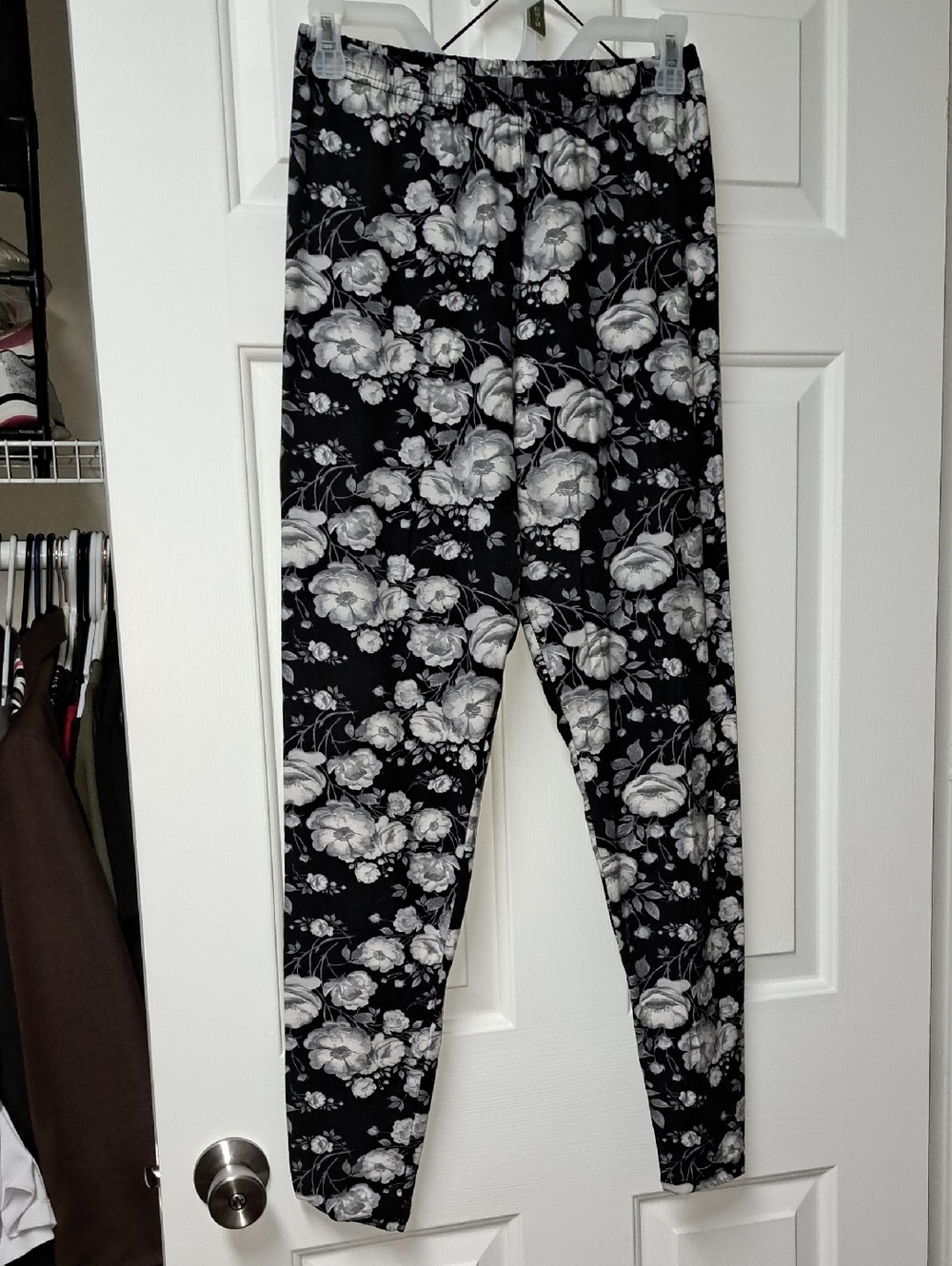 New Mix Black and White Floral Leggings